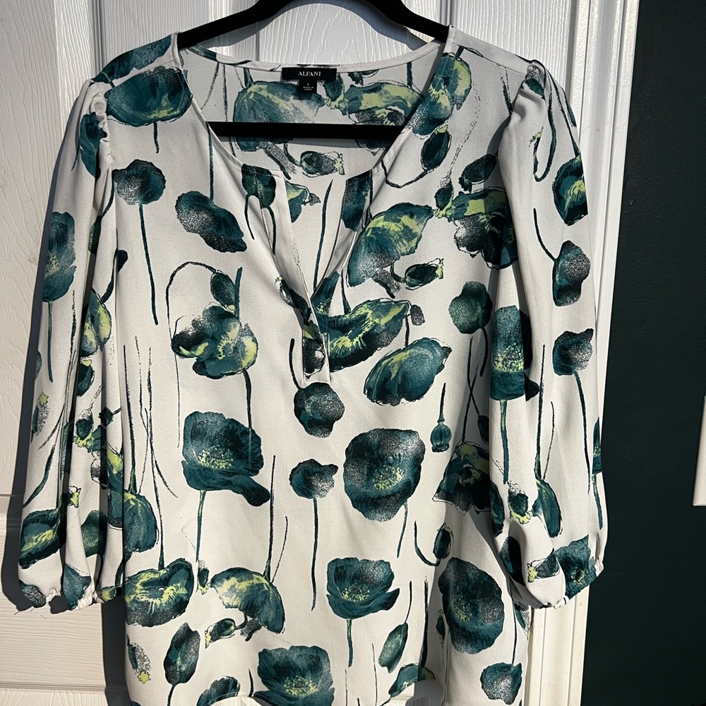 Alfani Green and White Poppy Print Blouse SZ L